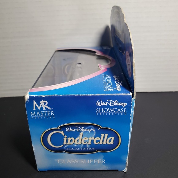 2005 Mr. Master Replica Walt Disney's Cinderella Special Edition Glass Slipper - Picture 4 of 6